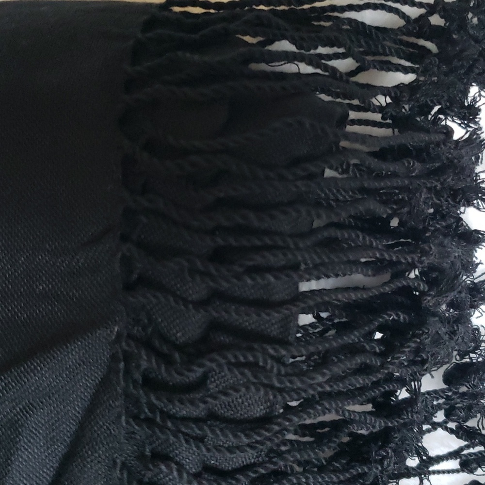 BLACK SCARF‎ WITH FRINGE - Picture 5 of 6
